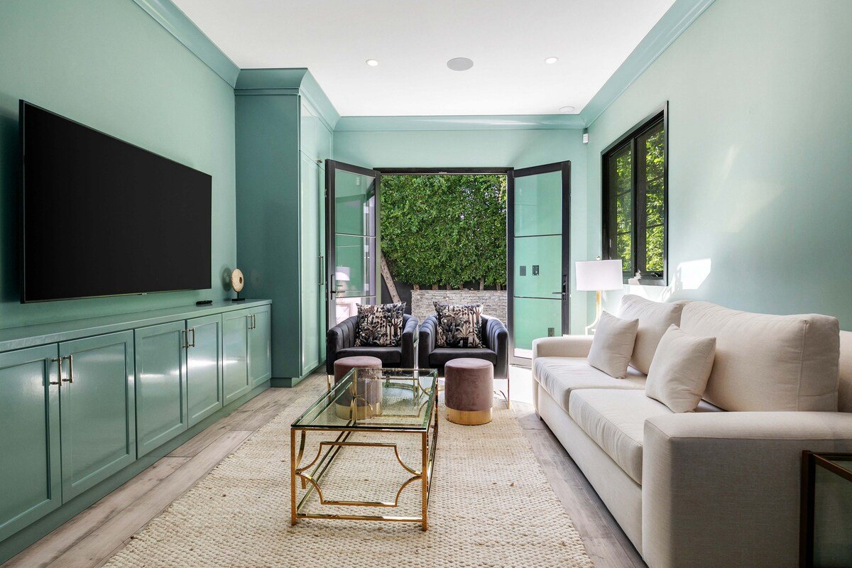 Amazing Villa IN West Hollywood gallery image 4