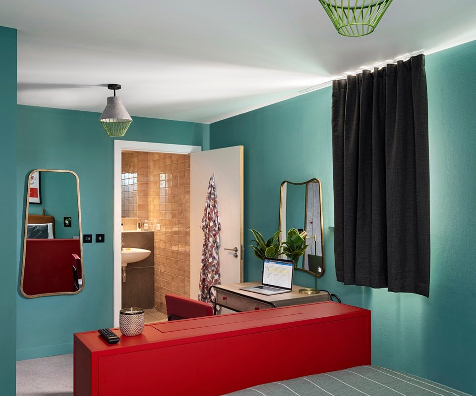 Large 2 Bed with Gym Access & 24/7 Reception gallery image 4