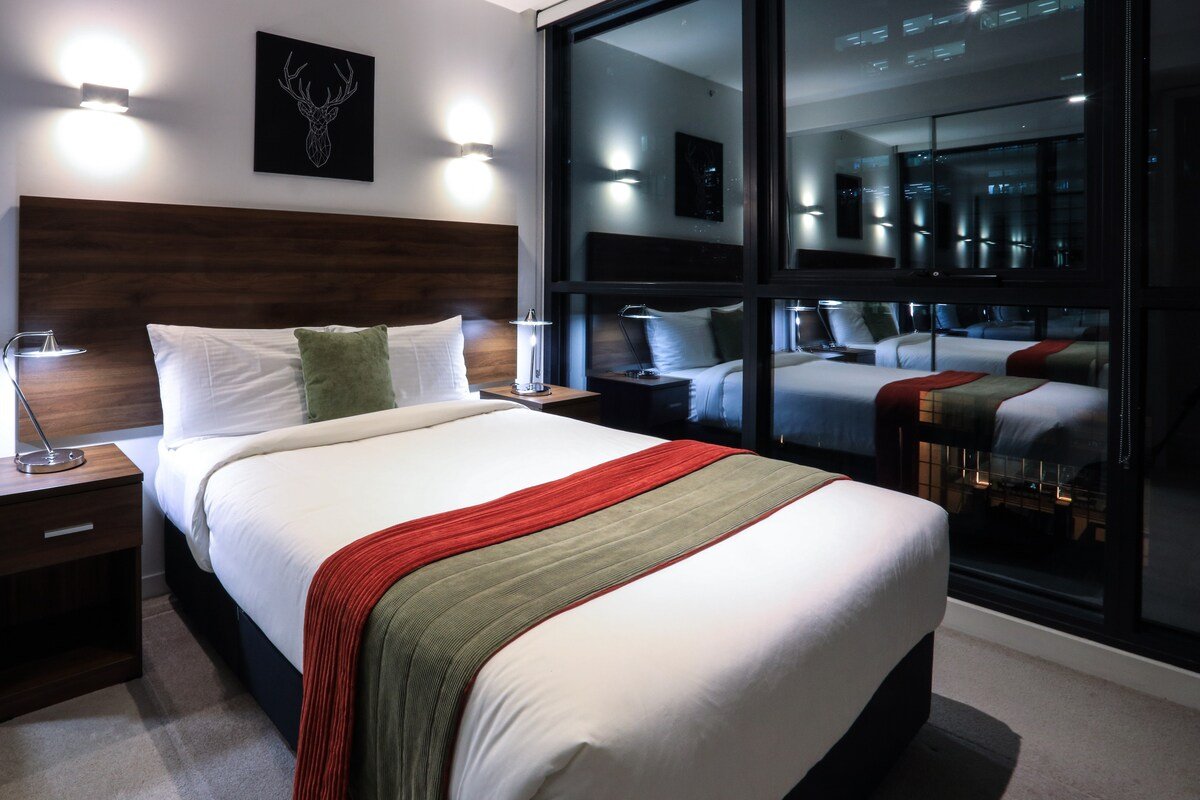 Two Bedroom Two Bathroom Apt on Flinders Street gallery image 5