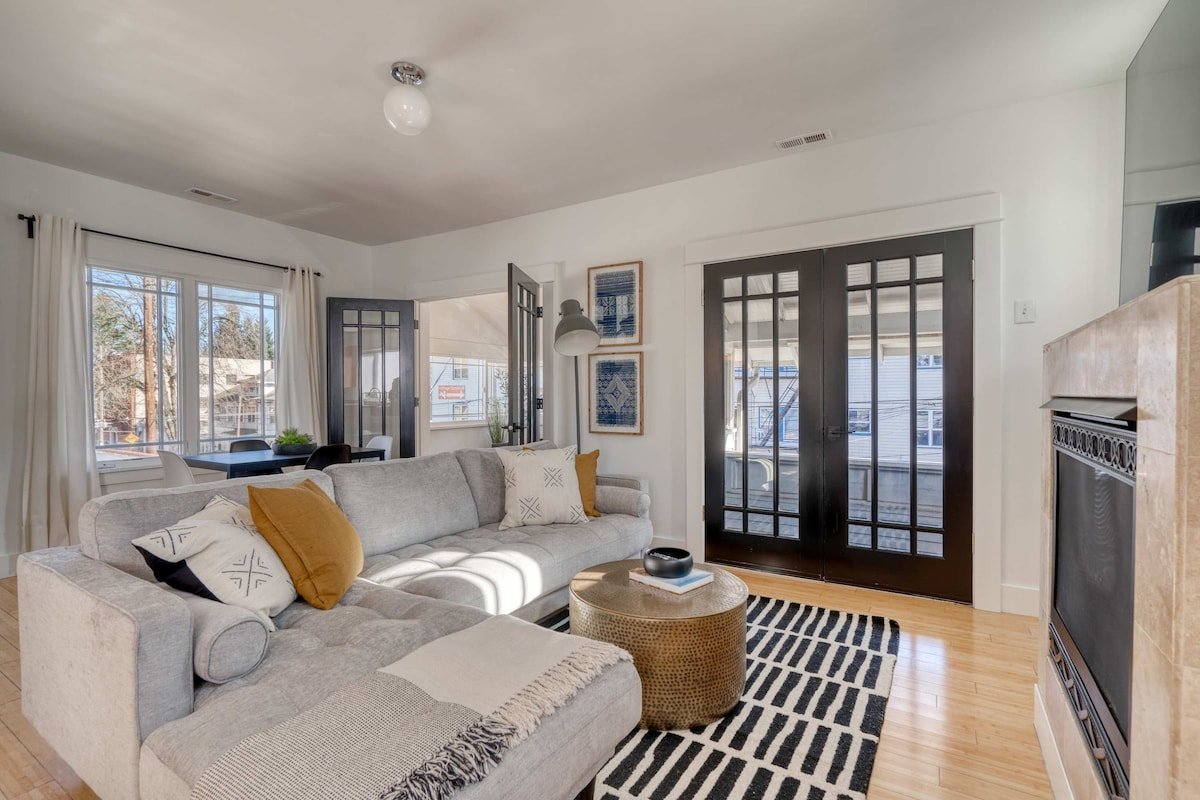 Casa Solarium – Local Eateries, Parks & Espresso gallery image 4