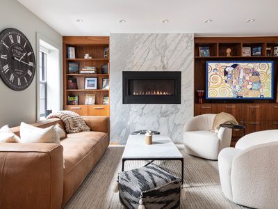 Luxurious & Spacious Townhome