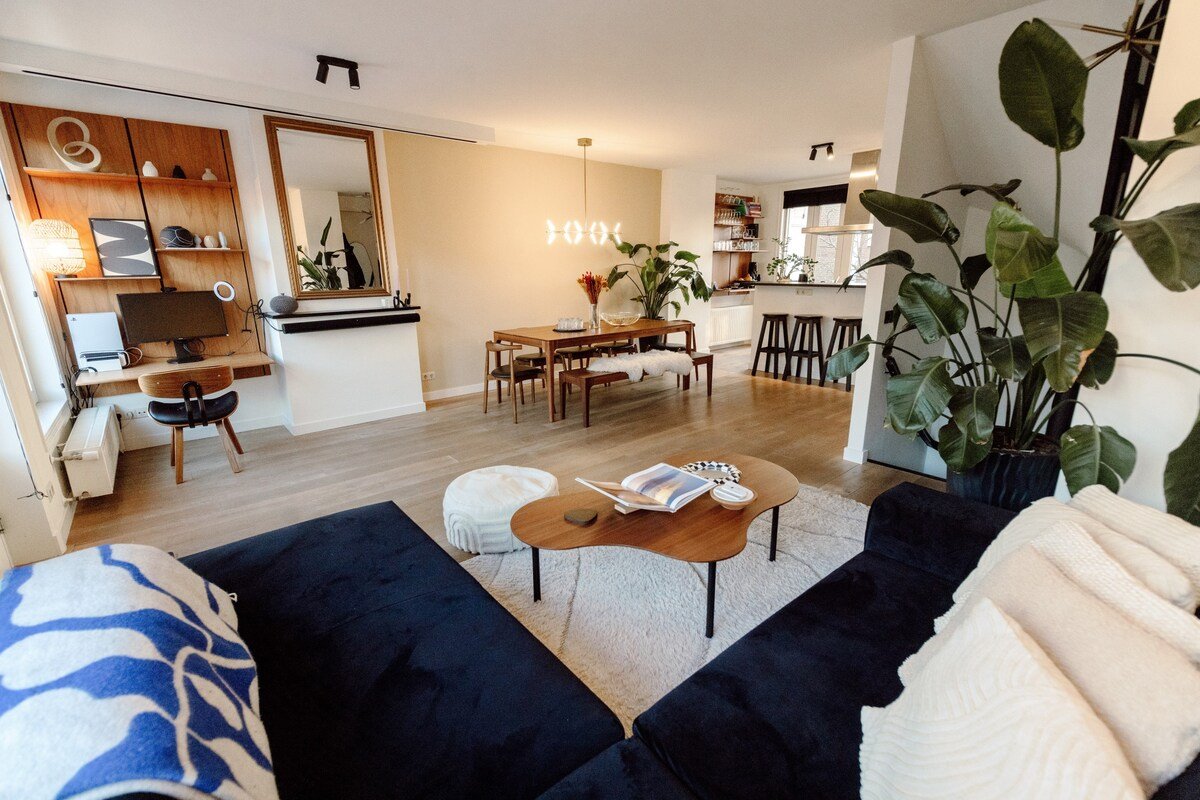 Luxury Rooftop Retreat • Skyline & Cinema gallery image 4