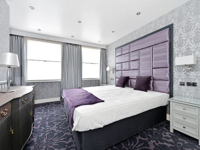 4 Bed/2 Bath Duplex, AC, FibreOptic Wi-Fi