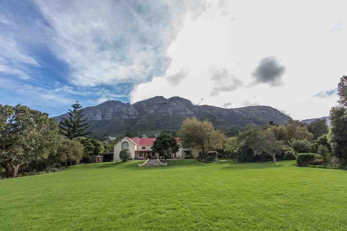 Country style home in Hout Bay with large garden gallery image 5