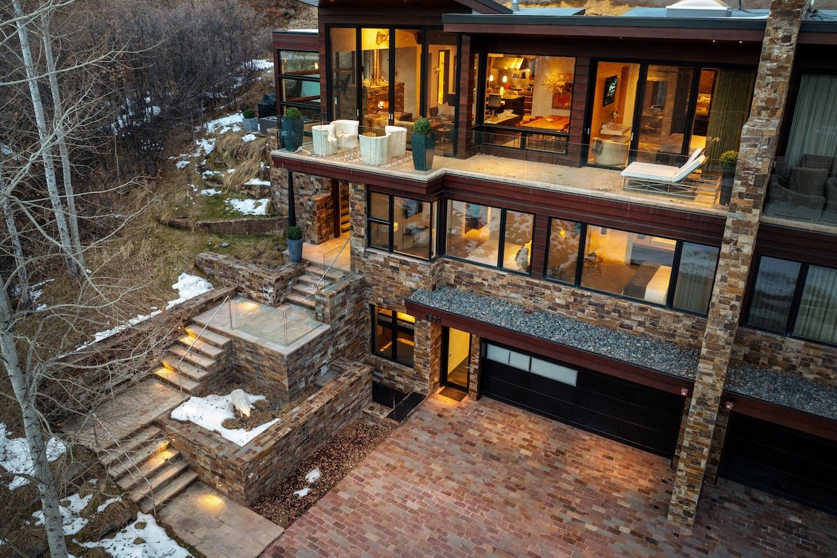 Luxury Retreat | Game Room, Hot Tub & Grand Living