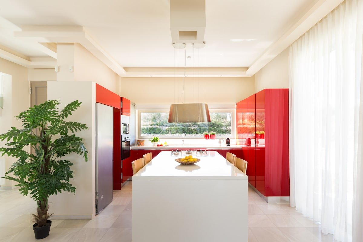 Villa Mia. Heated pool. Pickleball court. Center8′ gallery image 3