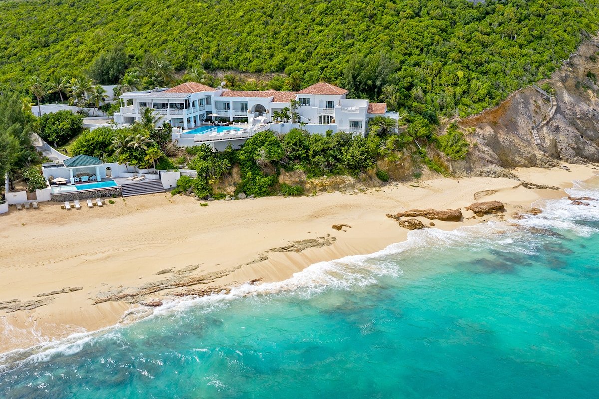 L’Oasis (6 bedrooms) – Stunning beachfront villa f