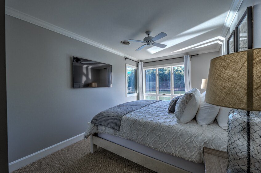 Country Roads- Lake Front, Hot Tub, Pool Table gallery image 4