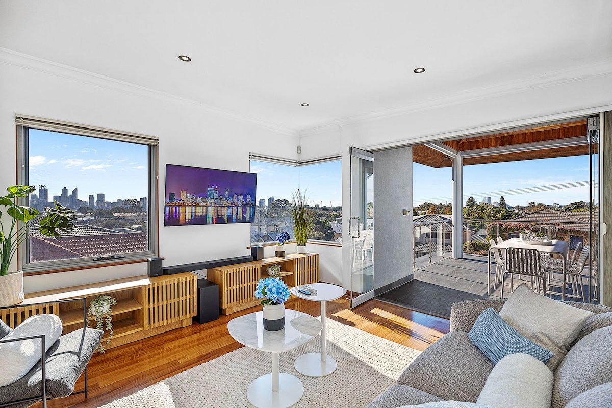 Designer Luxury 3BRD – Epic Views – South Perth gallery image 3