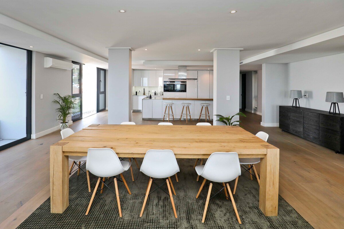 Waterfront & Stadium View Penthouse – Serviced gallery image 4