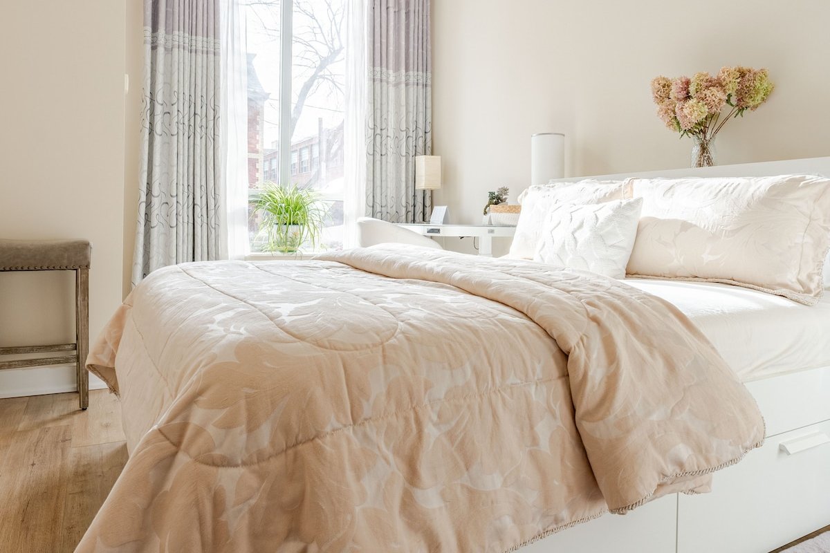 Cozy & Modern Escape Near Yorkville gallery image 3