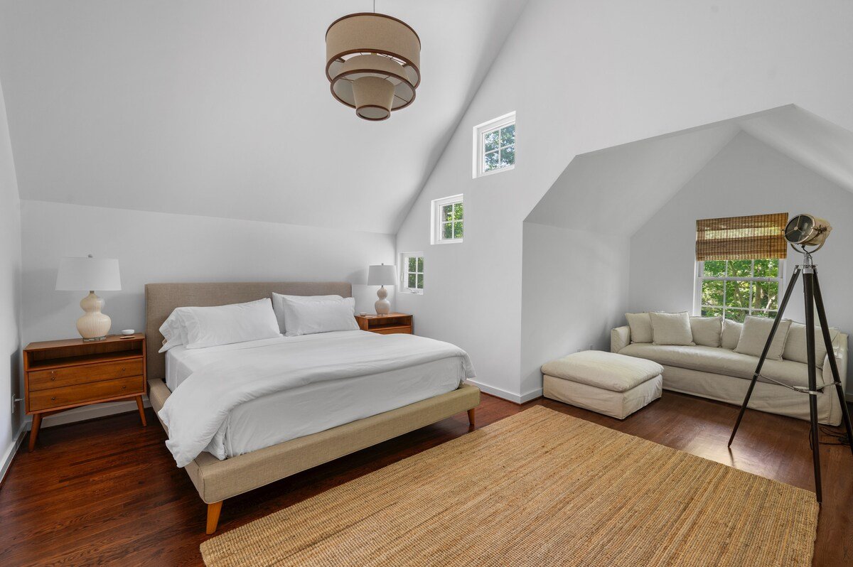 Ideal September Home w/ Heated Pool. Sag &Bridge. gallery image 5