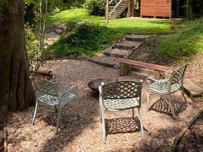 Cockatoo Rainforest Escape