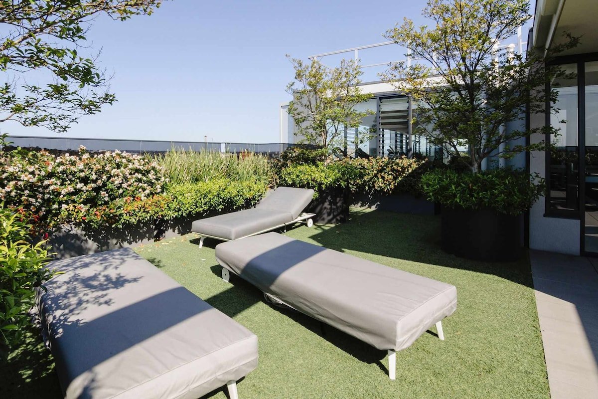 Abbotsford Abode With Pool, Parking & Gym gallery image 3