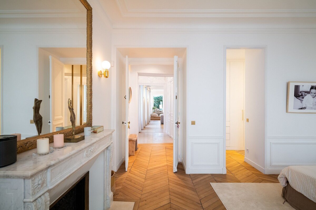 Par032 – Luxury apartment with terrace in Paris 17 gallery image 4