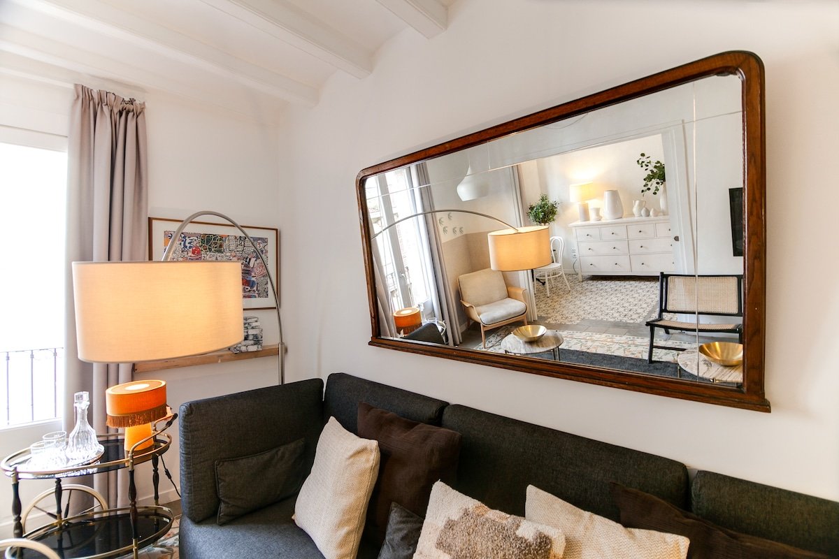 Charming flat next to Ramblas. Daily Cleaning! gallery image 5