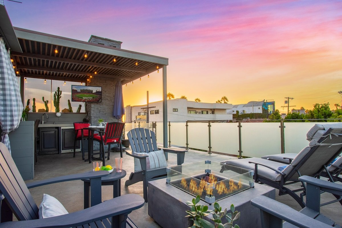 Venice Beach House w/Roof-Deck Overlooking Ocean gallery image 4