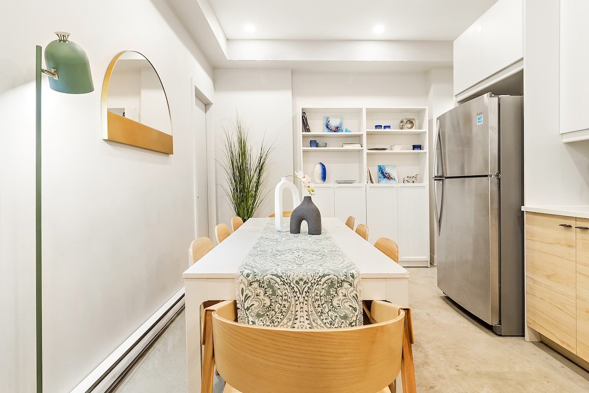 Modern 5 bedrooms 2 Bathroom in downtown gallery image 5