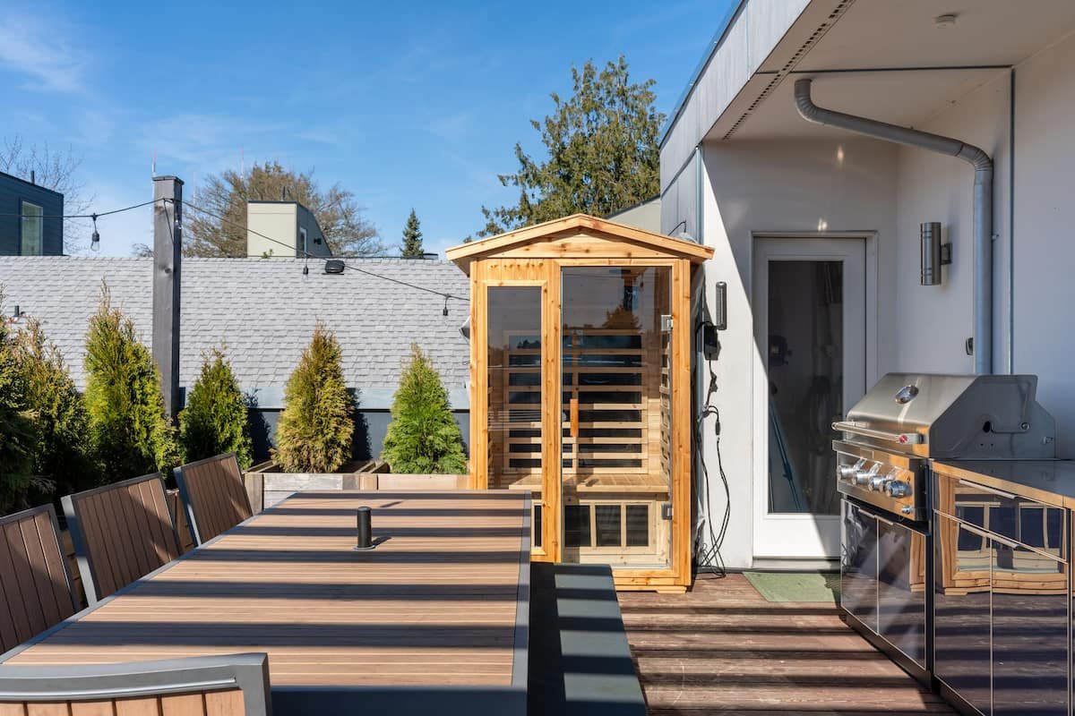 Urban Oasis with Hot Tub and Sauna gallery image 5