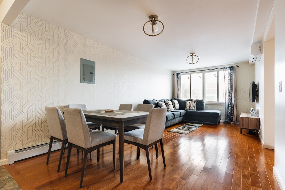 NYC║2 Bedroom 2 BA║ FREE Garage Parking gallery image 2