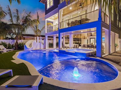 New Home with Pool, Spa, Waterslide – Seascape