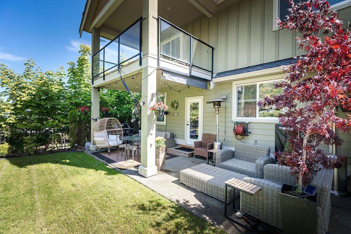 Executive 3 bedroom Home on Bear Mountain gallery image 2