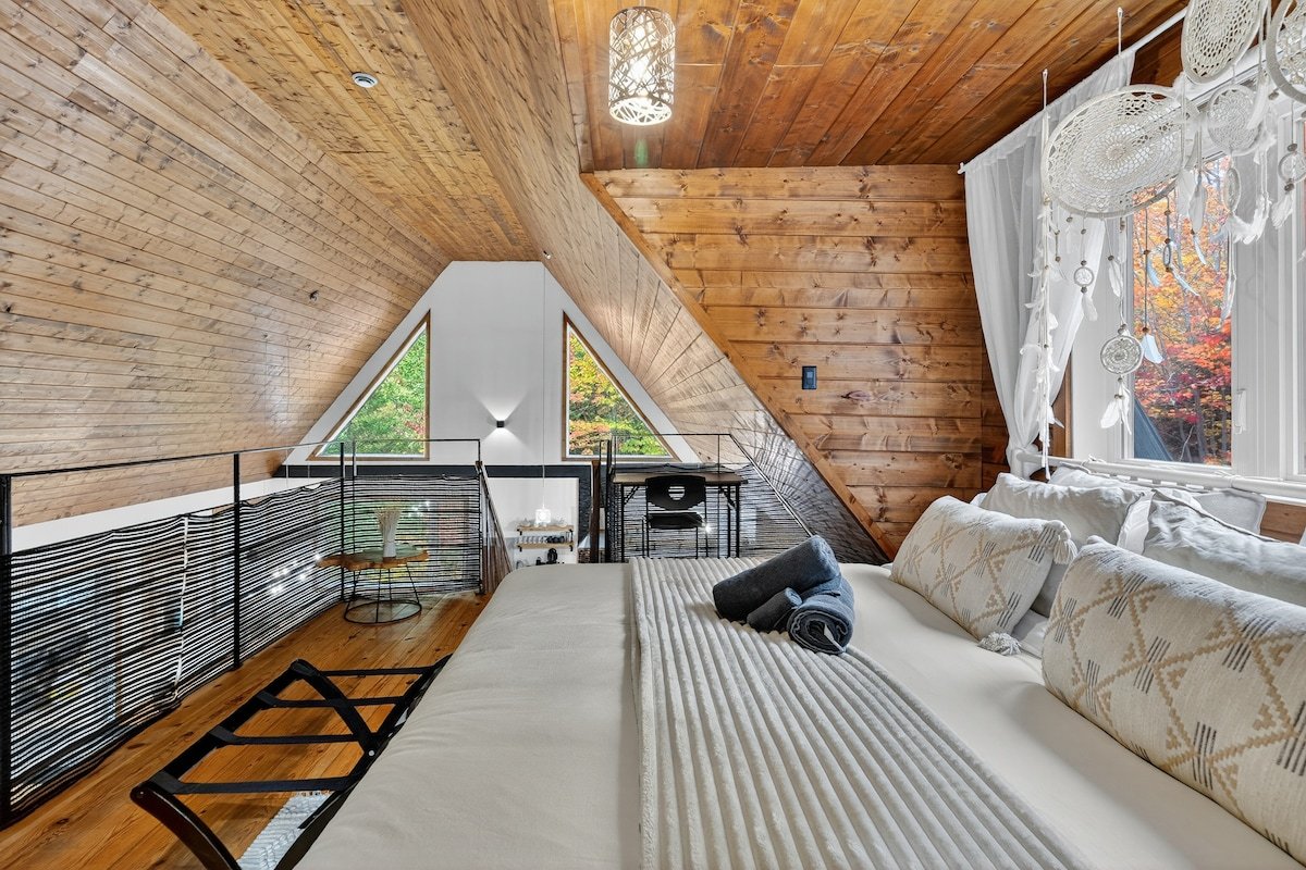 Villa Nature Luxe Chalet: Lake Access+Private Spa gallery image 5