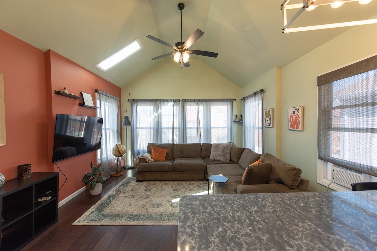 Great duplex 3BR/2bth apartment on the ocean block gallery image 2