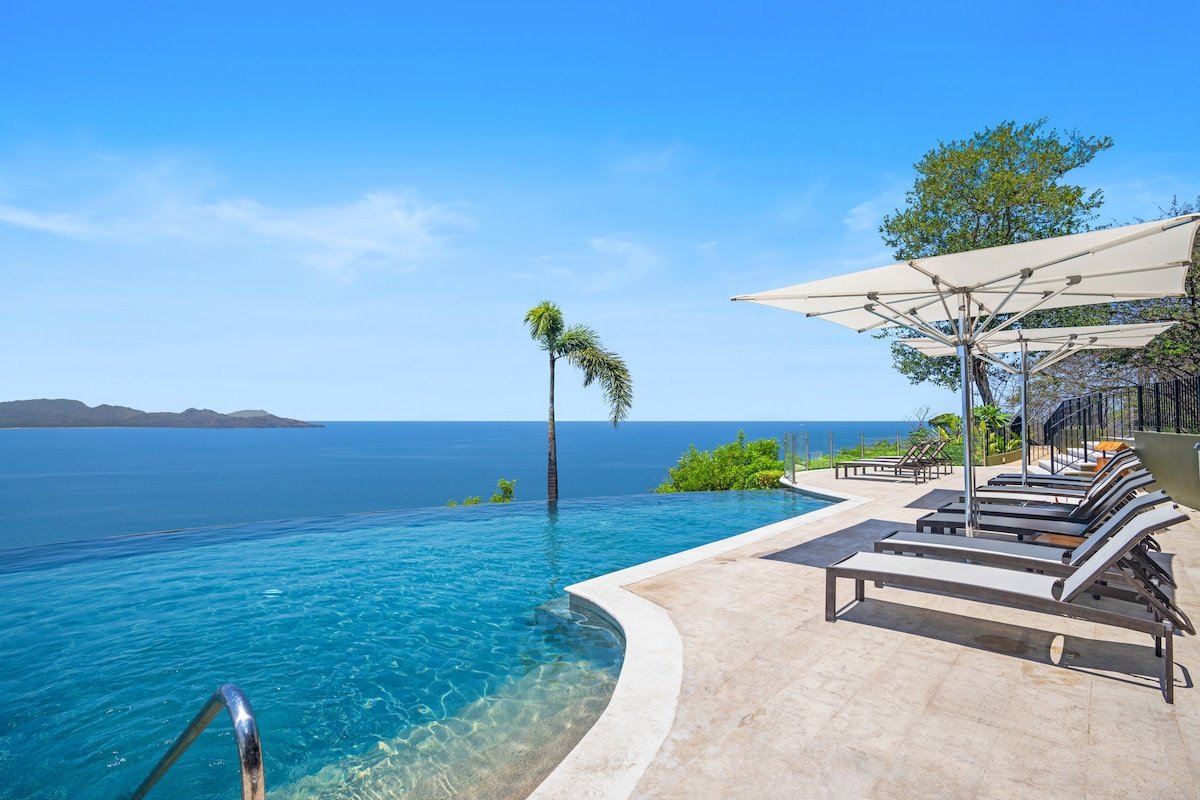 Epic 7BR Oceanview Condo with Rooftop Jacuzzi gallery image 2