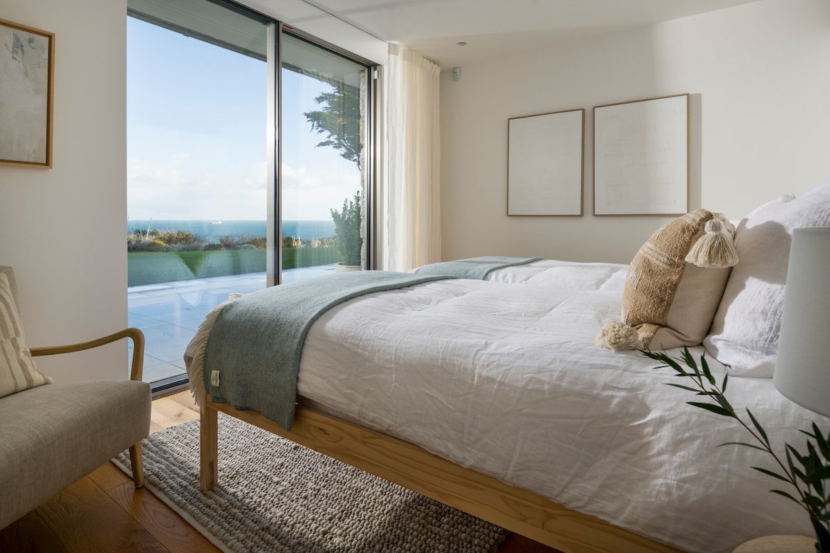 Seahorses a coastal sanctuary with pool & hot tub gallery image 5