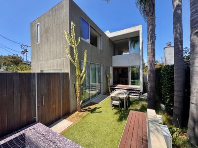 Venice Walk Street Retreat | Jacuzzi & Lemon Tree