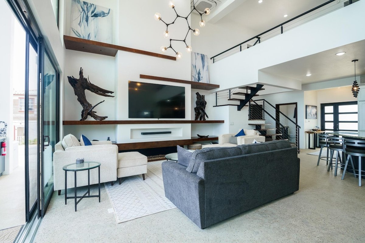 Spacious 4-Bed Villa in Placencia Village w/ Pool! gallery image 3