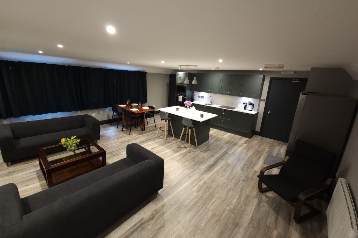 4 Bedrooms, Large Apartment off Grafton St. gallery image 2