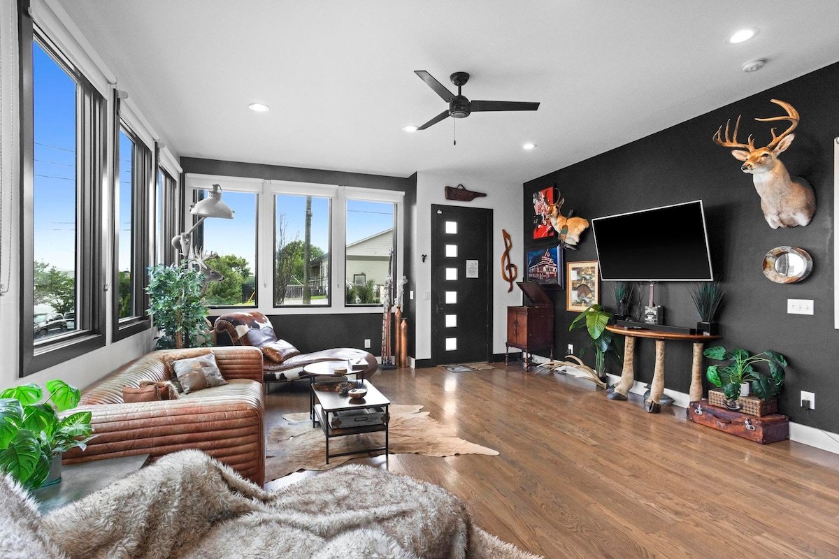 Nashville Jungle •Unique, Bold• 7 min to Broadway gallery image 5