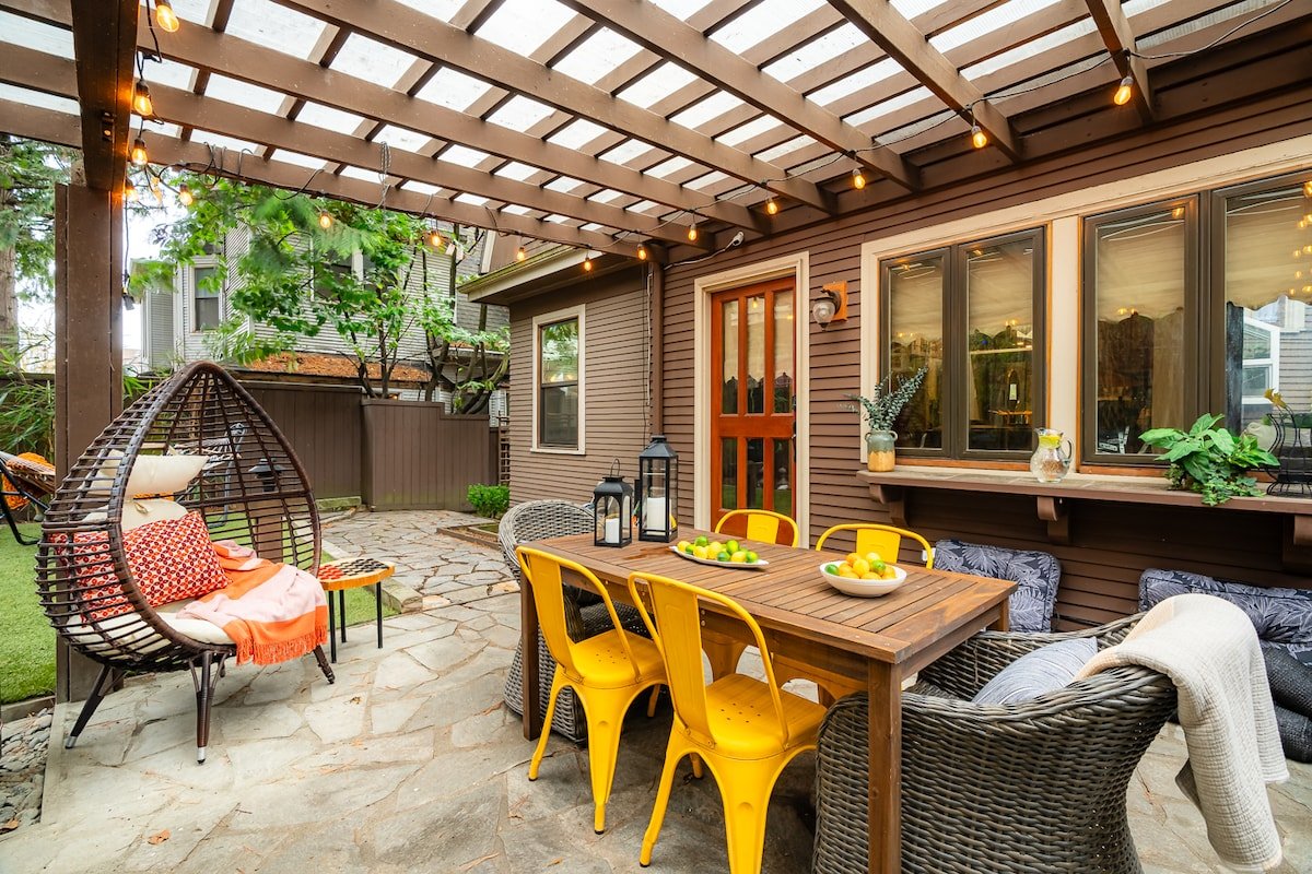 95/100 Walk Score! ~ Space Needle View ~Workout Rm gallery image 3