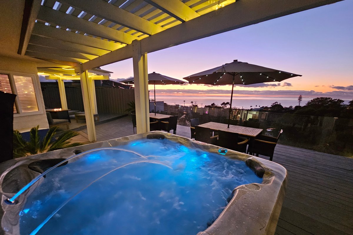 Luxury Sunset View • Deck Spa Firepit • Sleeps 18