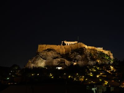 Selini – Topfloor apartment in historical Athens