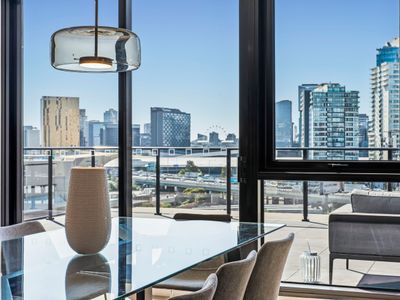 Spectacular Penthouse with City and Bay Views 901