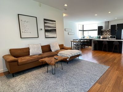 Stylish 3BR Retreat | Chef’s Kitchen+Trendy Locale