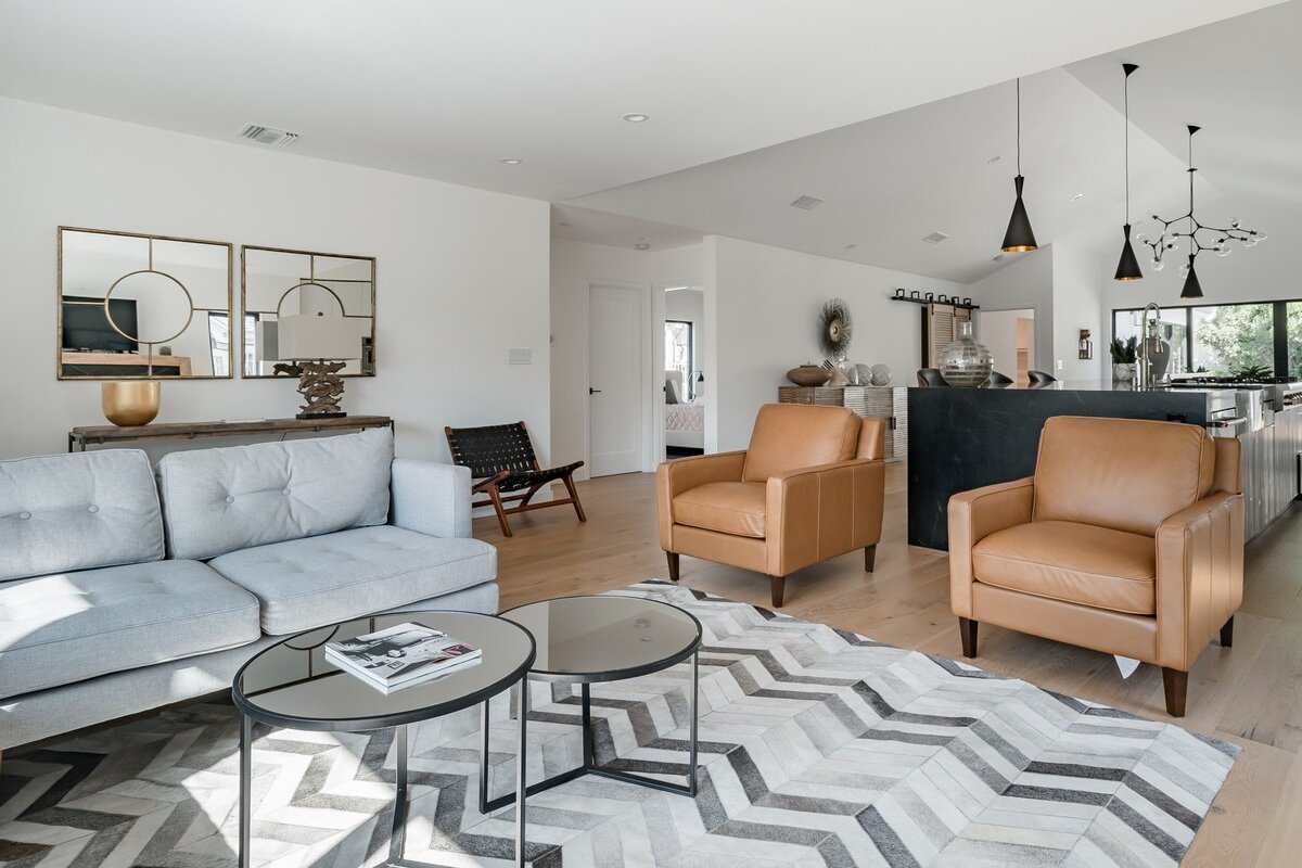 Modern Larchmont Village Bungalow – Pool – Firepit gallery image 5