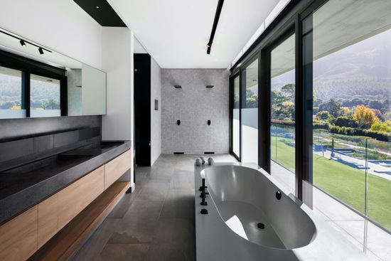 Photo 4 of Constantia Dawn Villa accommodation in Constantia, Cape Town with 5 bedrooms and 5 bathrooms