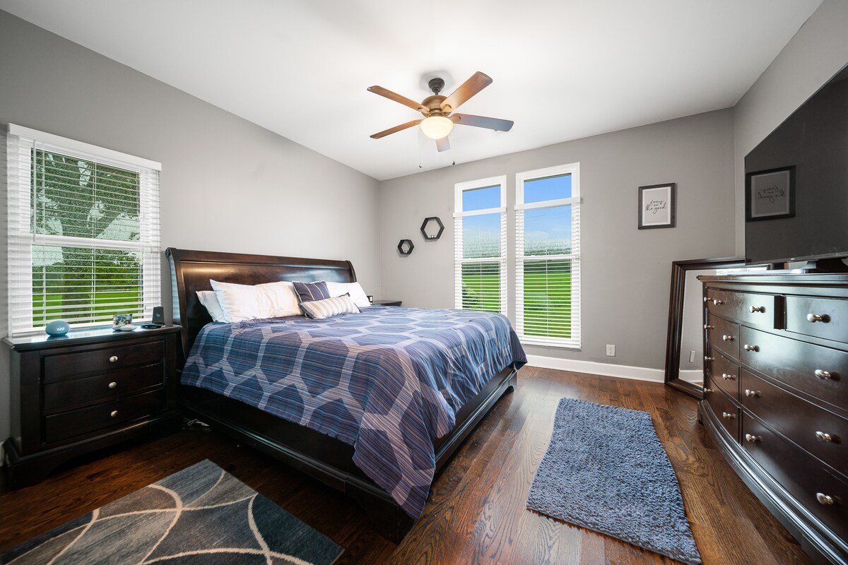 House of Peace-8 miles from Downtown with Jacuzzi gallery image 5