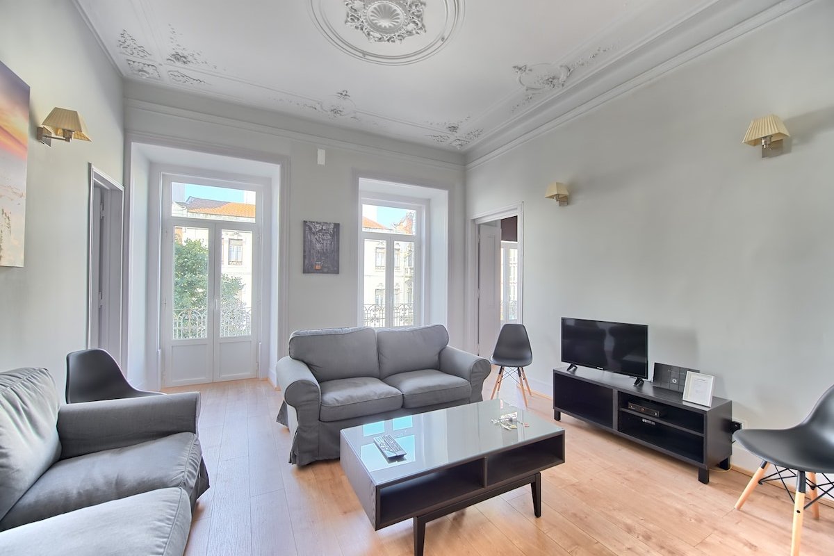 Lisbon Comfy Apartment II – Metro at the door gallery image 2