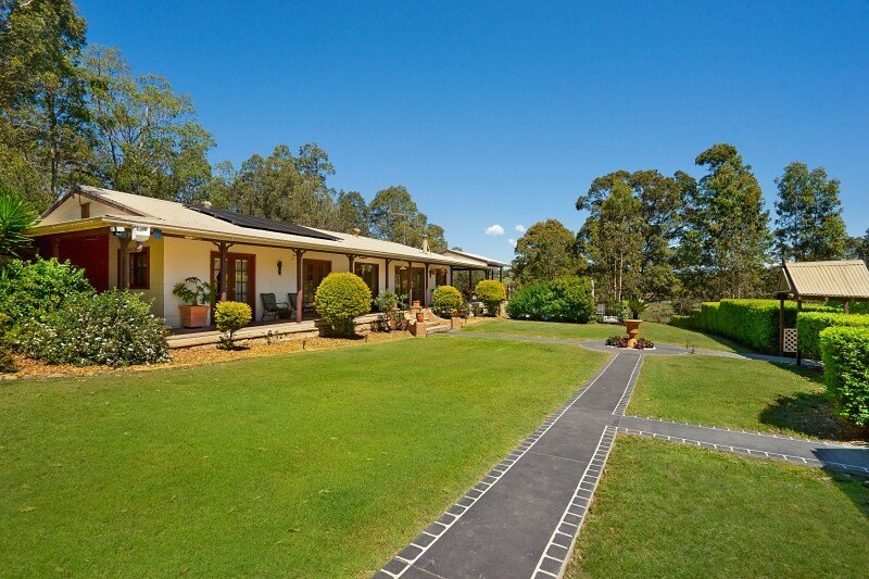 Firefly – Full Resort – House, Cottage and Grounds gallery image 4