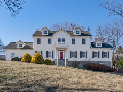 8 min to Downtown • 6000 SF • Sauna • Hot Tub