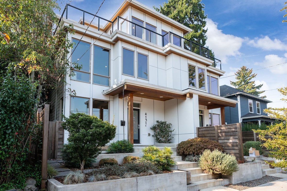 Modern home blocks from trendy Mississippi Ave gallery image 2