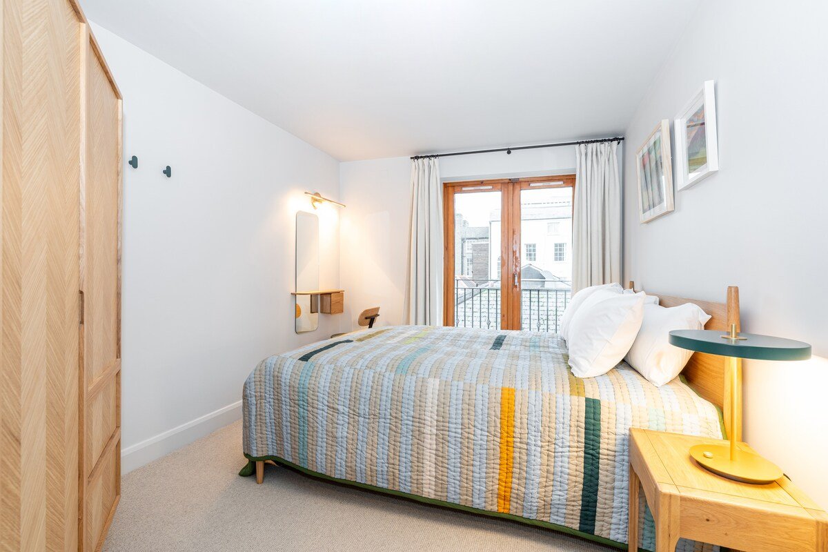 Modern & Cosy Retreat in Dublin’s Historic Center gallery image 5