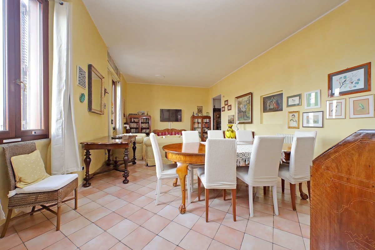 Charming Vatican apartment 150m2 / 1600 sq ft gallery image 5