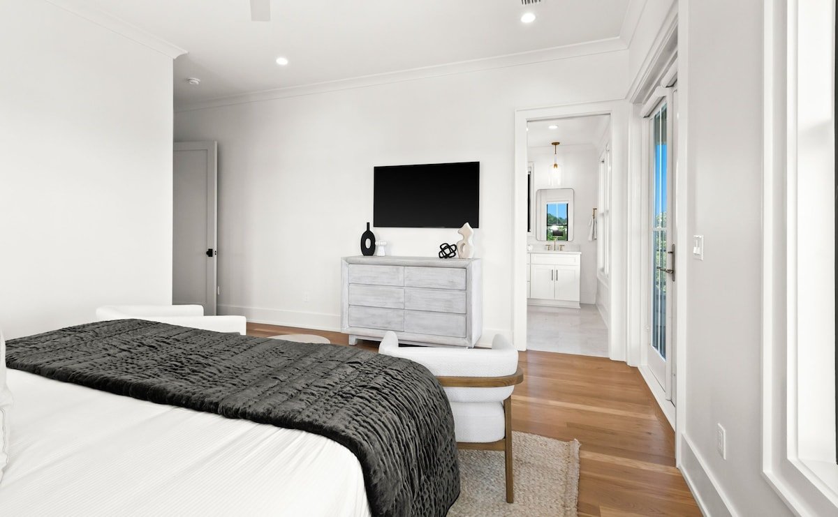 169 Lakeview Drive gallery image 5