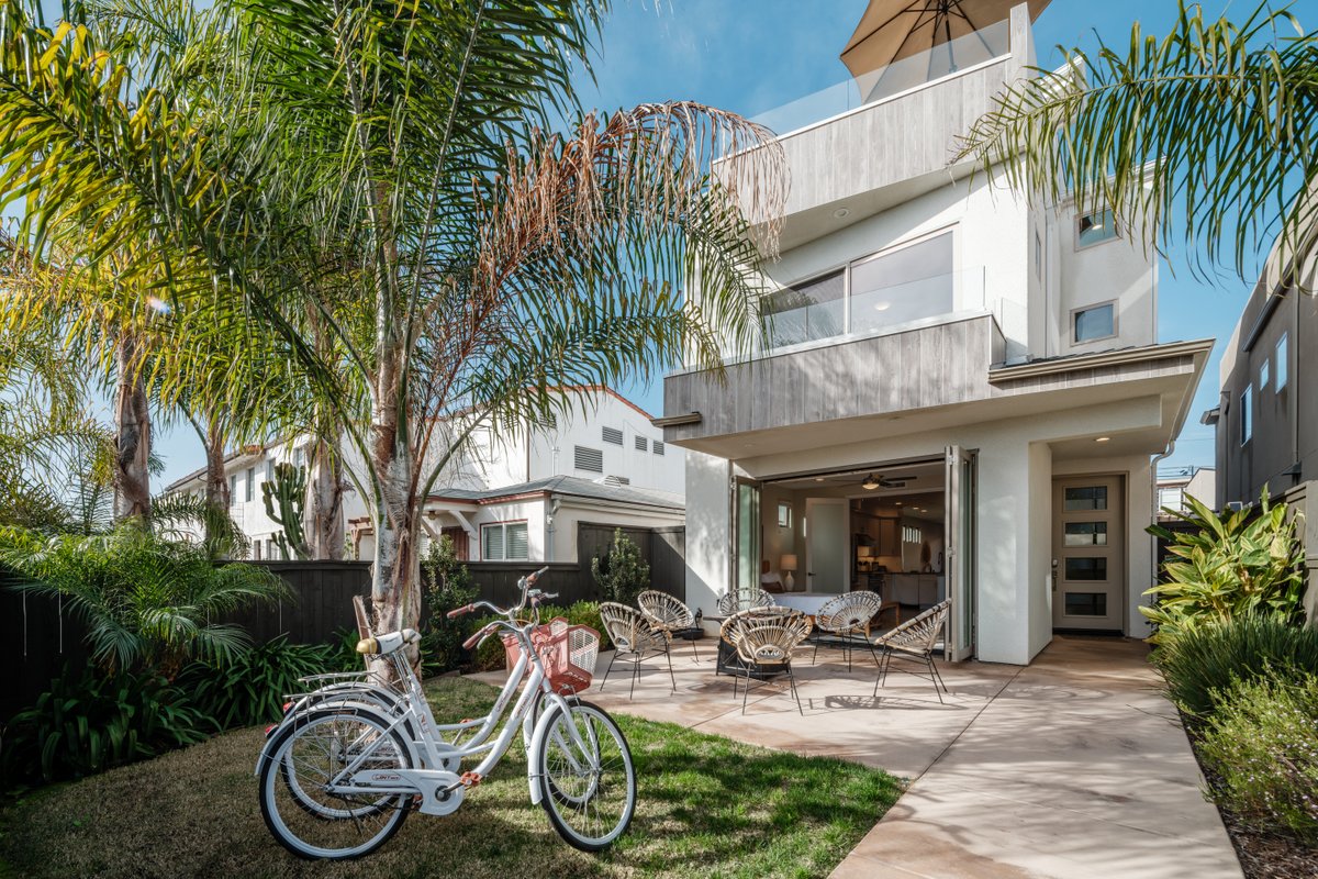 Large Beach Home w/ Rooftop, Walk to Everything!